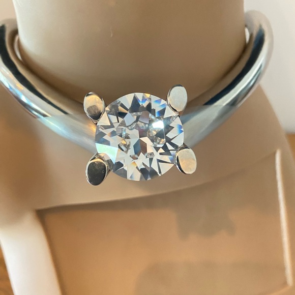 Louis Vuitton Silver V Necklace - Picture 3 of 13